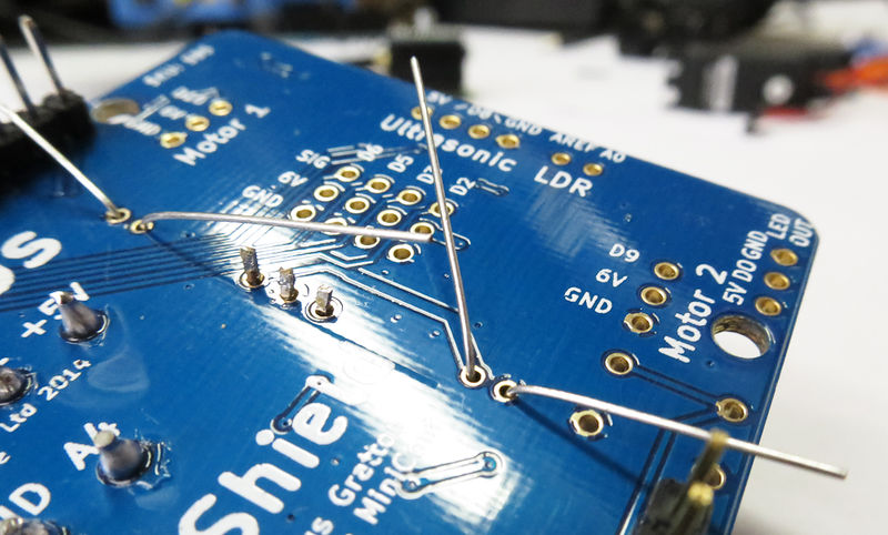 File:SimpleBot regulator and capacitors bottom.jpg