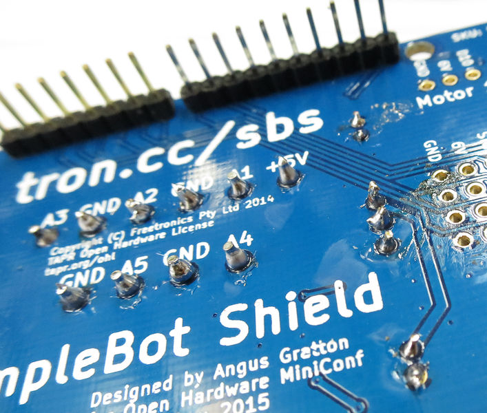 File:SimpleBot regulator and capacitors trimmed.jpg