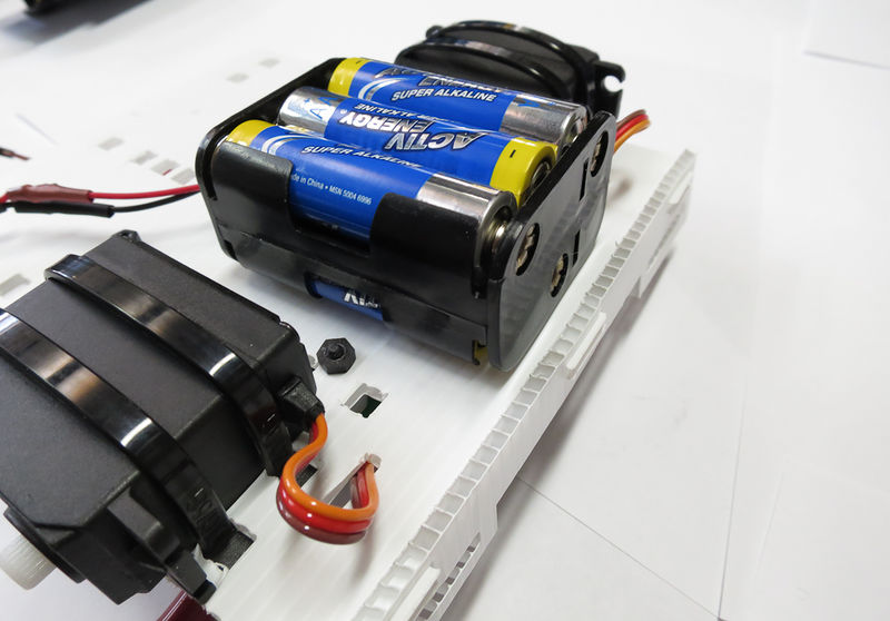 File:SimpleBot battery pack on base from side.jpg